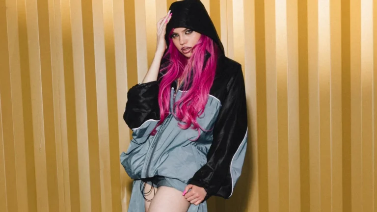 ADÉLA Put Her First Two Hits in the Global Top Five at Once