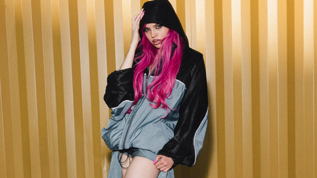 ADÉLA Put Her First Two Hits in the Global Top Five at Once